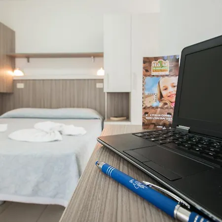 Hotel Consul Dipendenza La Plata Con Piscina Riccione
