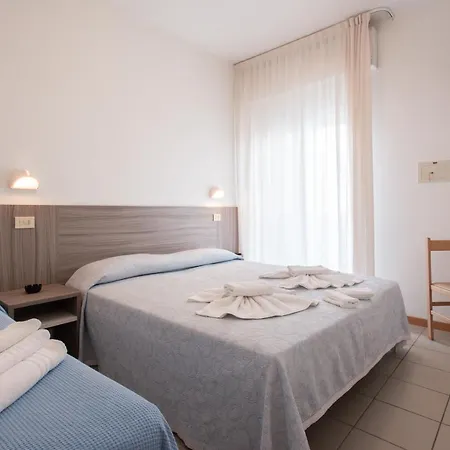 Hotel Consul Dipendenza La Plata Con Piscina Otel 2*