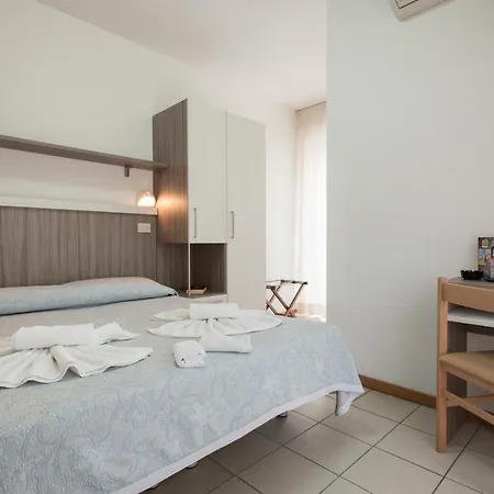 Hotel Consul Dipendenza La Plata Con Piscina Otel Riccione
