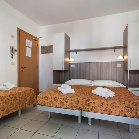 Hotel Consul Dipendenza La Plata Con Piscina Riccione