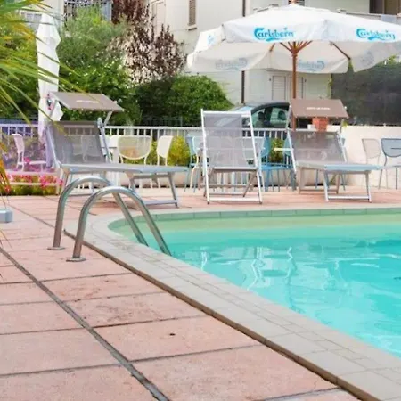 Hotel Consul Dipendenza La Plata Con Piscina Otel