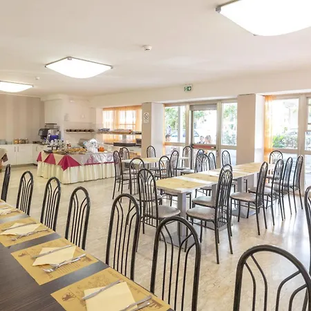 Hotel Consul Dipendenza La Plata Con Piscina Riccione