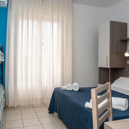 Hotel Consul Dipendenza La Plata Con Piscina Otel 2*